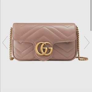 Gucci GG Marmont matelassé leather super mini bag in dusty pink chevron leather